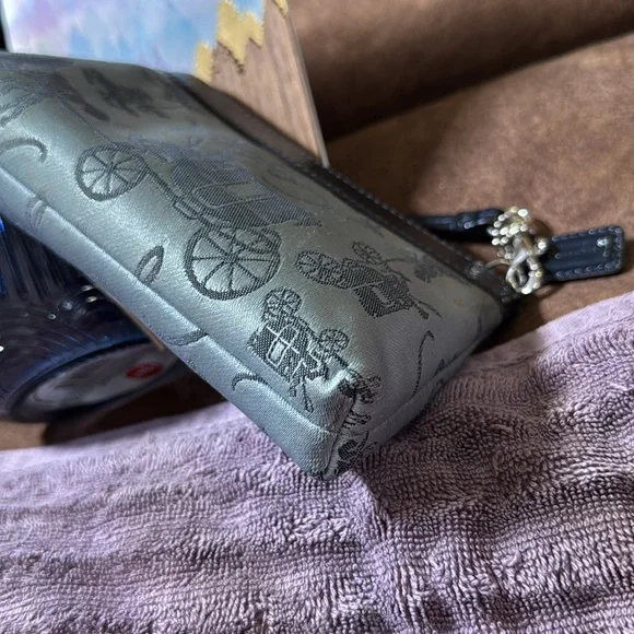 Vintage COACH perfect pre-loved condition wristlet. Two-tone blue with silver.